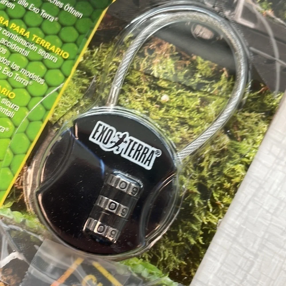 Host Pick! 🥳 NWT Terrarium Lock